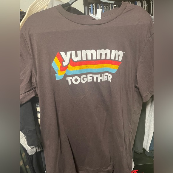 Red Robin “yummm together” t shirt size large - Picture 1 of 5